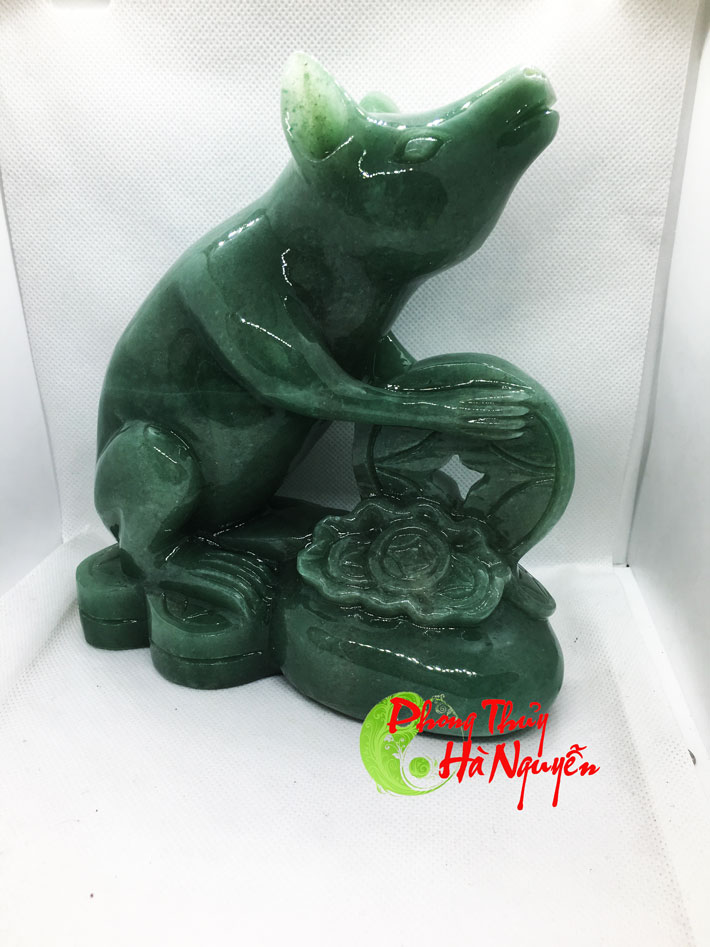 chuột ôm đĩnh tiền đá thạch anh xanh